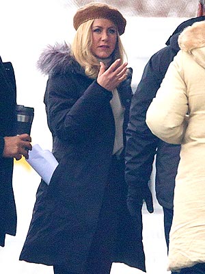 Jennifer Aniston Wears Wig on Set of New Film