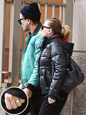 Scarlett Johansson Is Not Engaged to Romain Dauriac