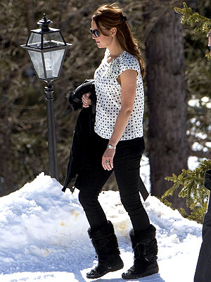 Pregnant Kate Watches Prince William & Prince Harry Go Skiing