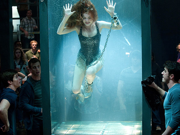 Isla Fisher Goes Underwater for New Film Now You See Me