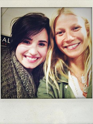 Demi Lovato, Gwyneth Paltrow Bond Over Their Similar Outfit (and Take Pictures Together) in Flight | Demi Lovato, Gwyneth Paltrow