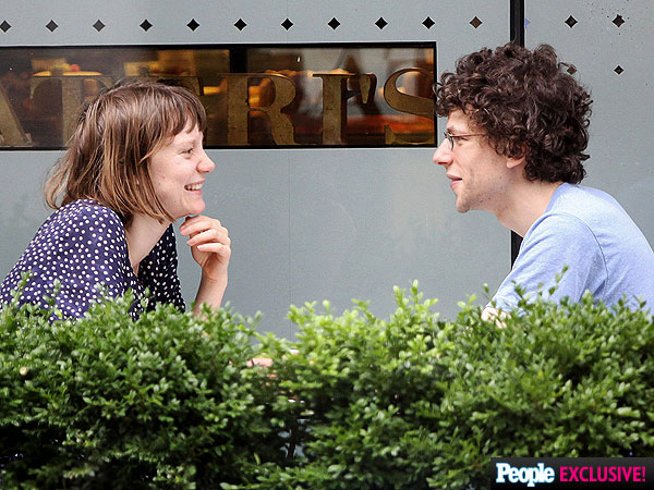 Jesse eisenberg dating mia