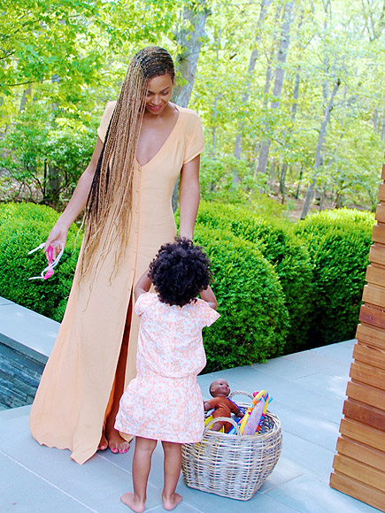 Peek-a-Blue – Ivy!