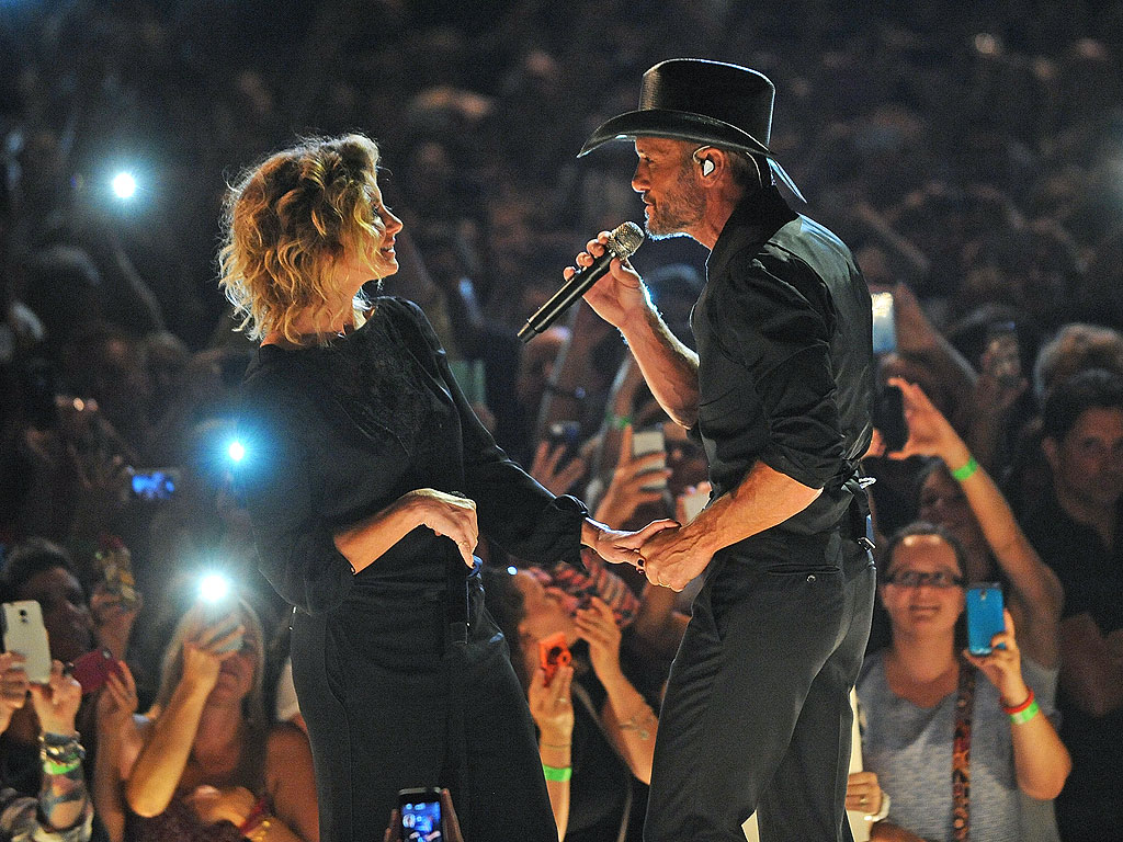 Tim McGraw Sundown Heaven Town Concert with Faith Hill