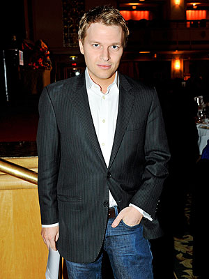 Ronan Farrow Tweets Support for Sister Dylan After Woody Allen Allegations