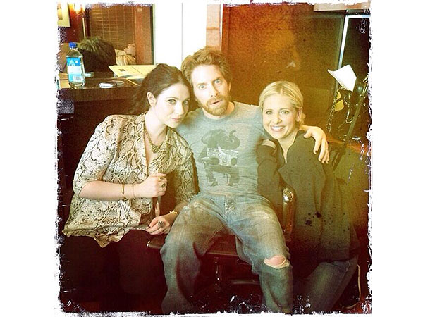Sarah Michelle Gellar Tweets Photo with Michelle Trachtenberg, Seth Green