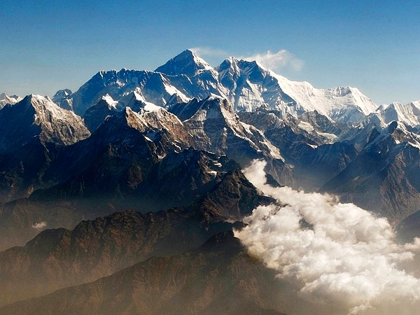 12 Killed, 3 Missing in Deadliest Avalanche Ever on Mount Everest