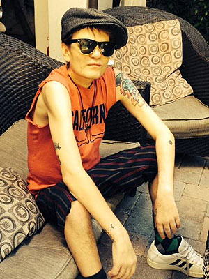 Deryck Whibley Posts New Photo, Promises to Be 'Back Out on Stage Before You Know It'