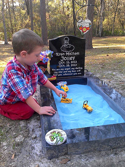 Mom Ashlee Hammac Adds Sandbox to Infant Son's Grave For Older Son as Tribute
