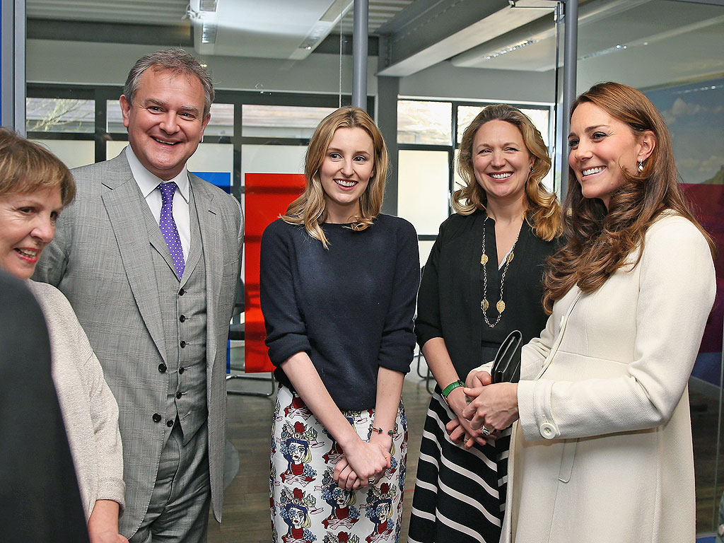 Princess Kate Poses with Downton Abbey Cast (PHOTO)