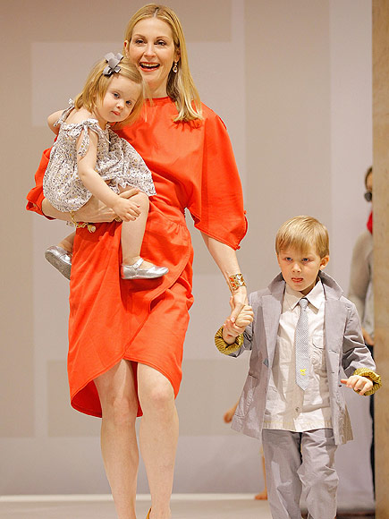 Kelly Rutherford Granted Sole Custody of Her 2 Children
