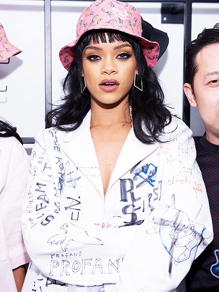 Rihanna Denies Drug Use at Coachella in Vine Video