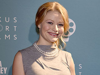 Emilie De Ravin Engaged to Director Eric Bilitch – See Her Ring!