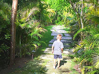 Celebrities on Vacation: Reese Witherspoon, Rashida Jones and More!