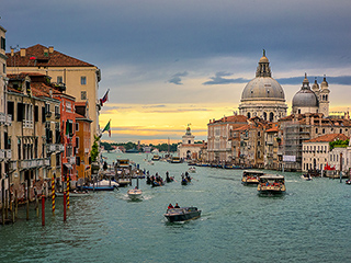 Man Goes on a Romantic Italian Honeymoon Without His Wife – and Documents the Entire Hilarious Trip