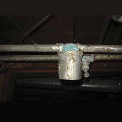 measuring cup, leaking pipe