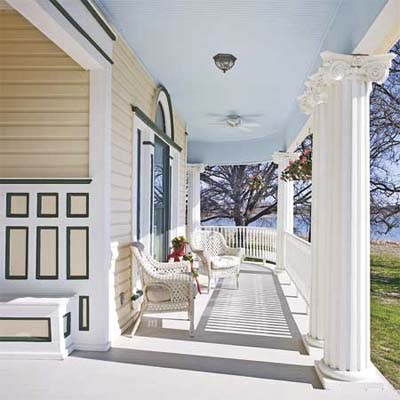 victorian-era details: wraparound porch