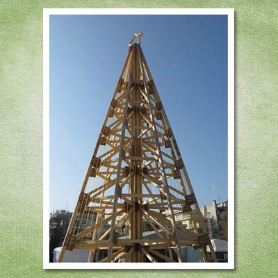 christmas tree made out of wood planks