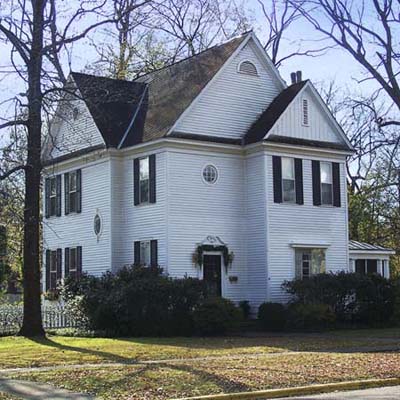 example of a best old house in the neighborhood of holly springs mississippi