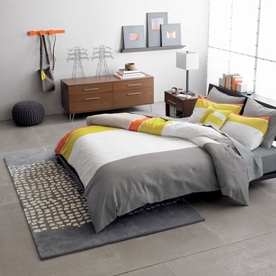 bedroom with wood floor and colorful area rug from cee bee two