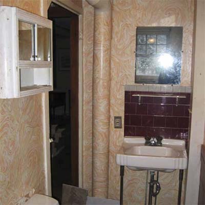 small outdated bathroom