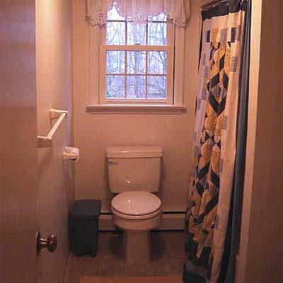 outdated plain bathroom