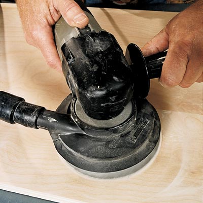 man starting and stopping random orbit sander
