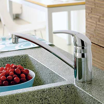 straight spout style kitchen faucet