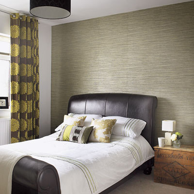 Grass Wallpaper in Green in a bedroom