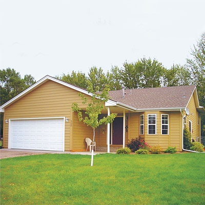Exterior of the Elsen home before photoshop redo