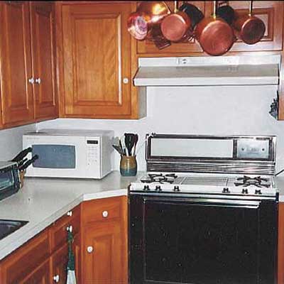 Reader kitchen before the remodel