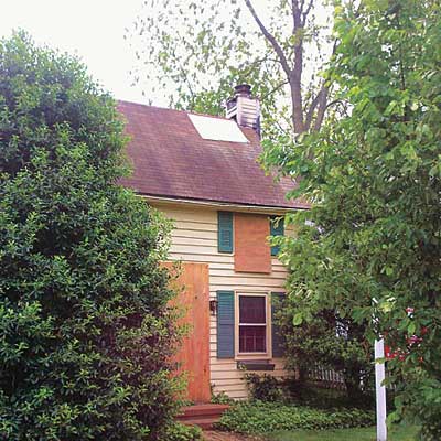 Reader home exterior before the remodel
