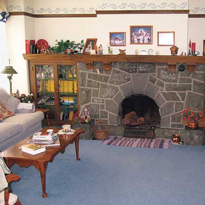 Reader living room before the remodel