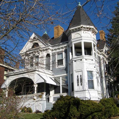 a spacious Queen Anne in Pittsburgh, PA