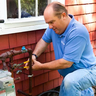 Richard Trethewey uses water-pump pliers