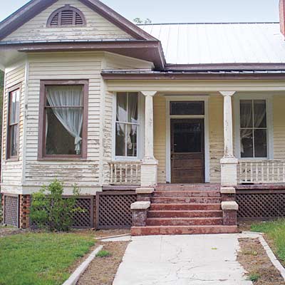 Queen Anne house exterior and yard landscaping before remodel makeover