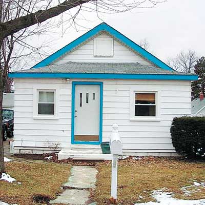lakeside cottage before exterior and landscaping makeover remodel