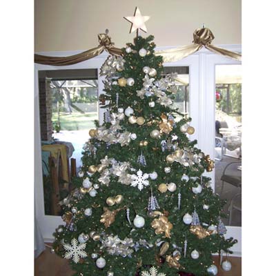 Gold-themed decorated Christmas Tree, a finalist in the TOH Holiday Contest