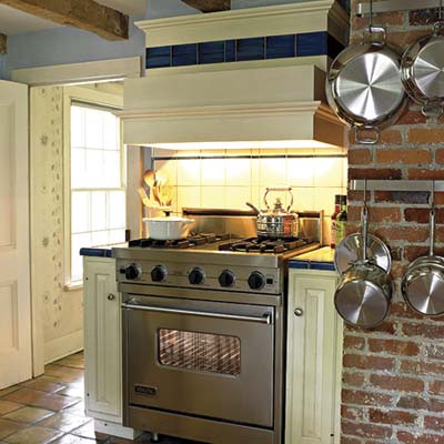 kitchen with 4 burner cook range