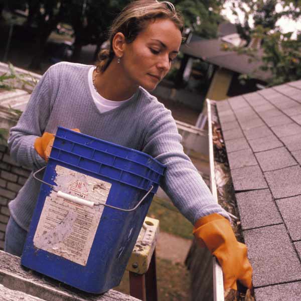 DIY calorie burners woman cleaning out rain gutters