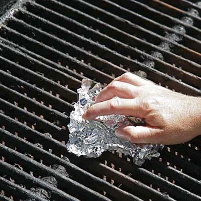 scrub off baked on barbeque grills