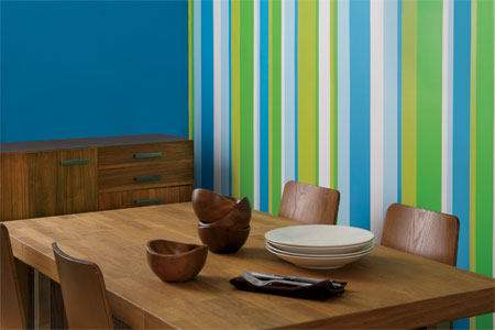 http://img2-1.timeinc.net/toh/i/step-by-step/10/08-painting-stripes/paint-wall-stripe-x.jpg