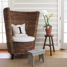 room with stippled stripes paint effect