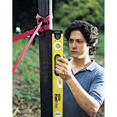 Installing the lamppost.