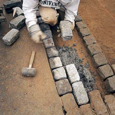 establish the edges of the border with sailor-set black cobblestone