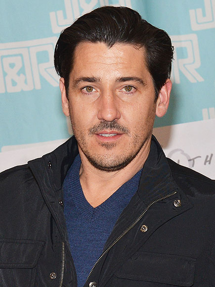 New Kids on the Block's Jonathan Knight Injures Face in Accident ...